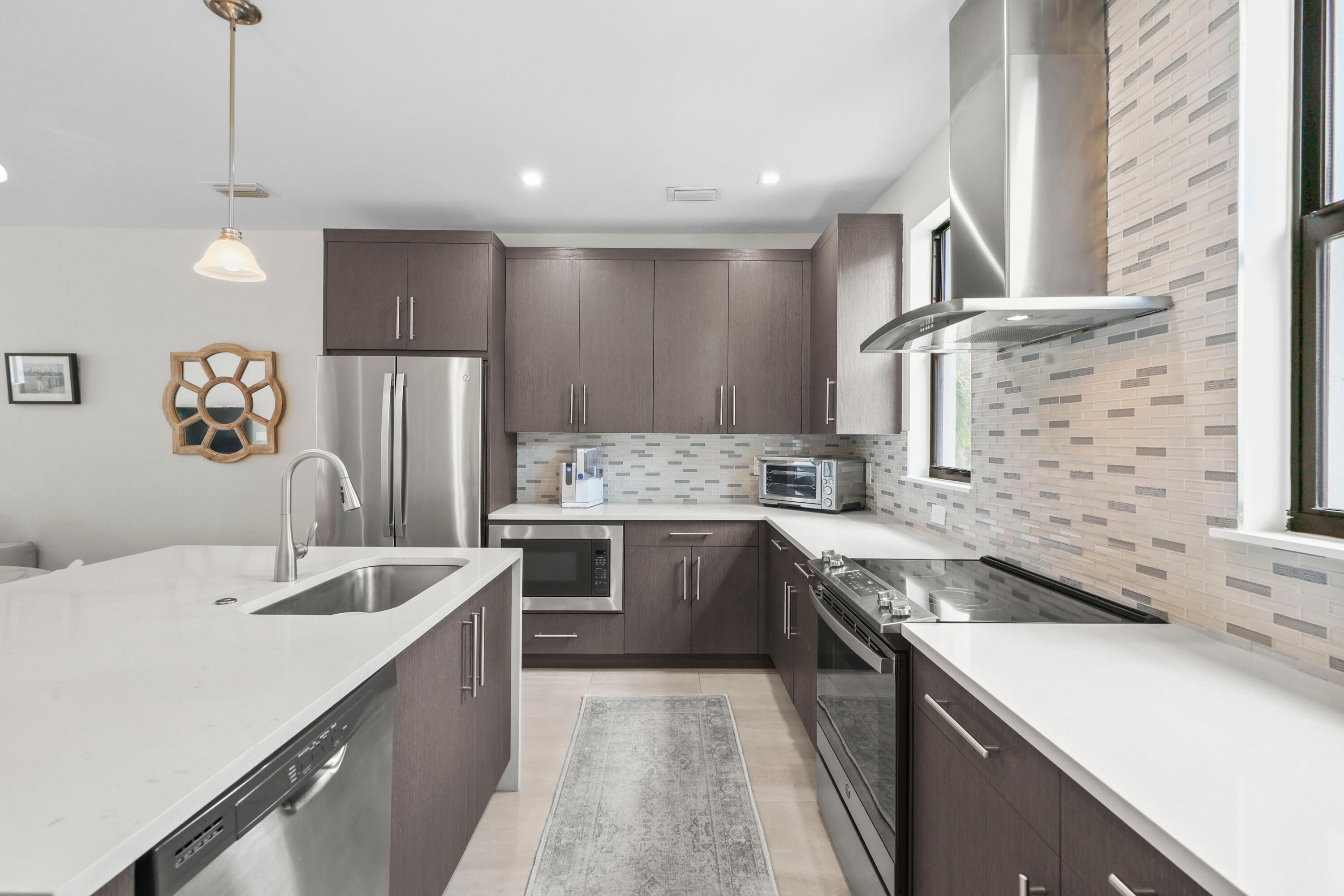 VILLAGE AT WILTON MANORS II - Residential Lease
