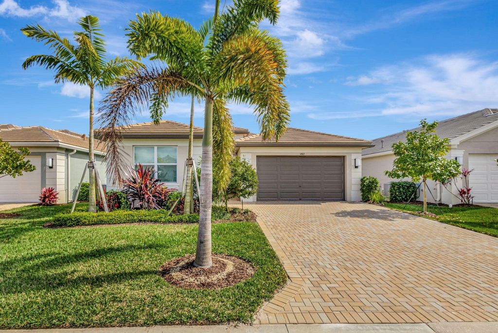 Photo of 11805 SW Coral Cove Parkway, Port Saint Lucie, FL 34987 (MLS # R11063007)