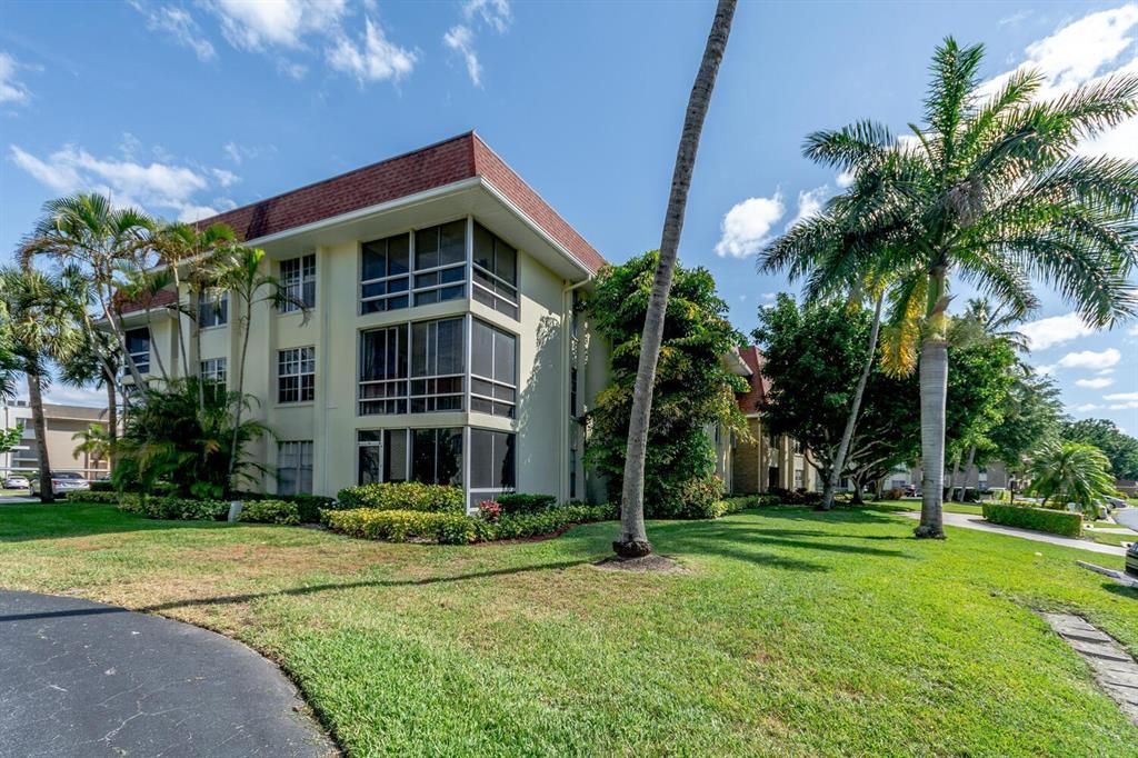 Photo of 5520 Tamberlane Circle #311, Palm Beach Gardens, FL 33418 (MLS # R10707159)