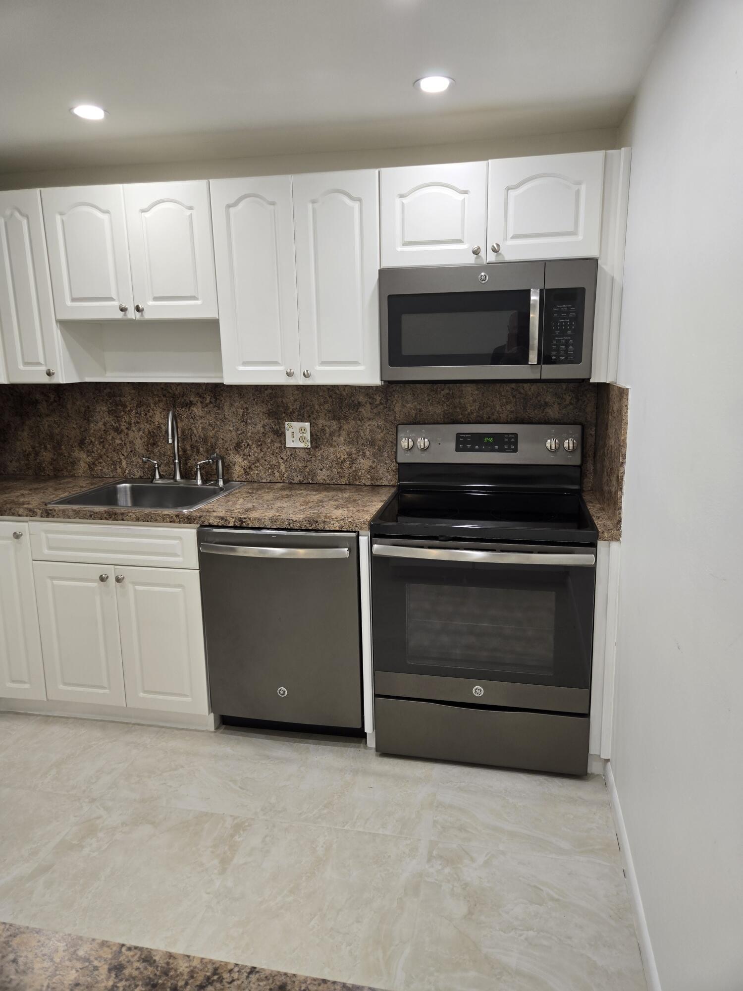 WELLINGTON CONDOS - Residential
