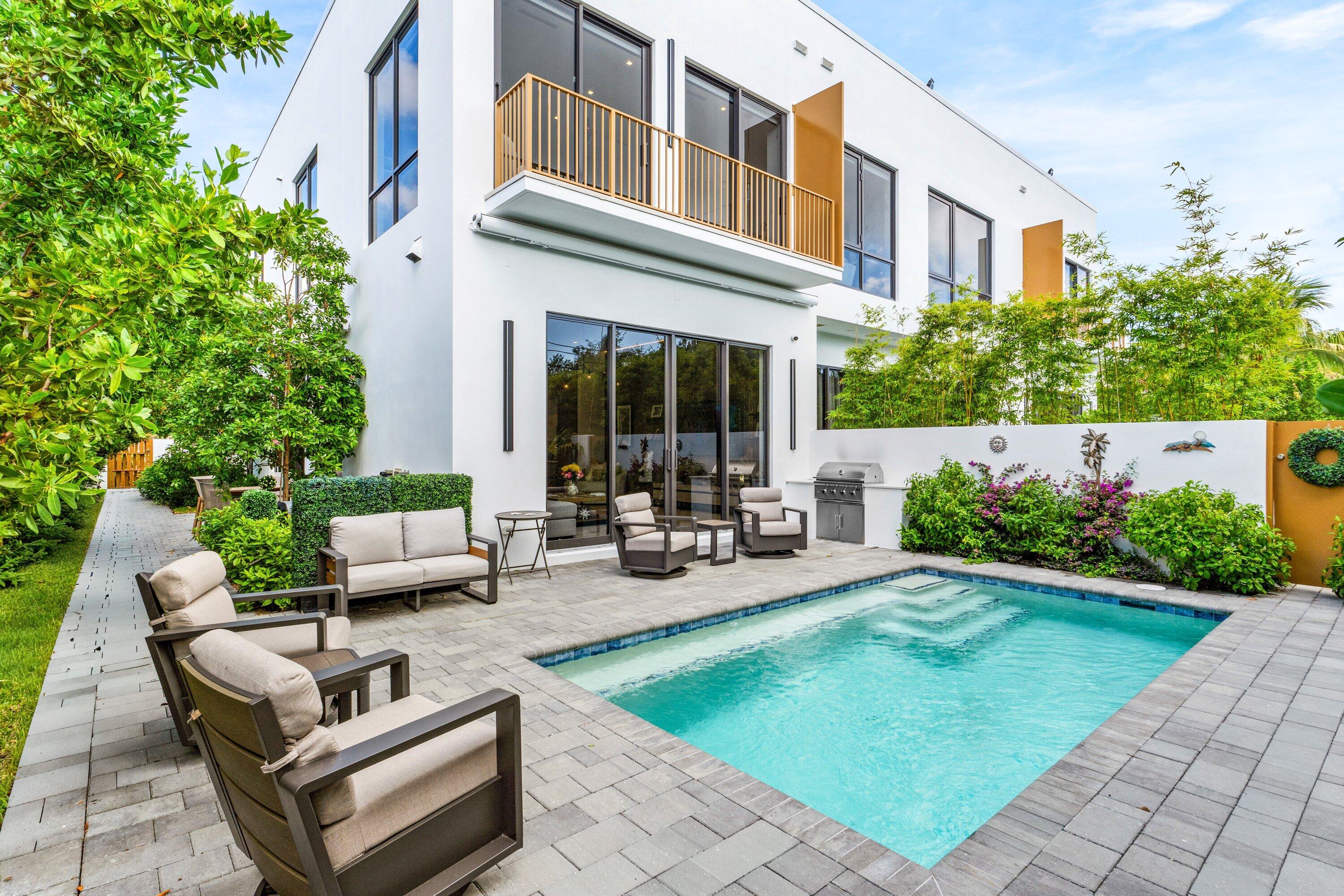 STAMM 917 NE 8TH AVENUE - Residential