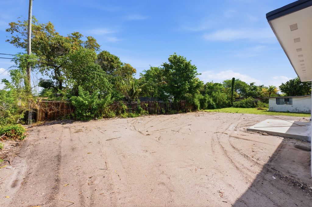 Photo of 1705 NW 15th Street, Fort Lauderdale, FL 33311 (MLS # B26029554)