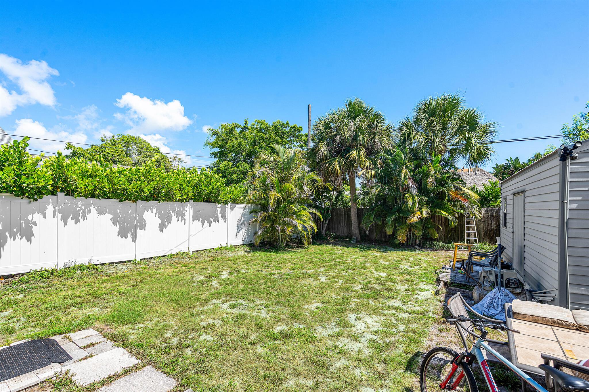 221 NE 10th Street