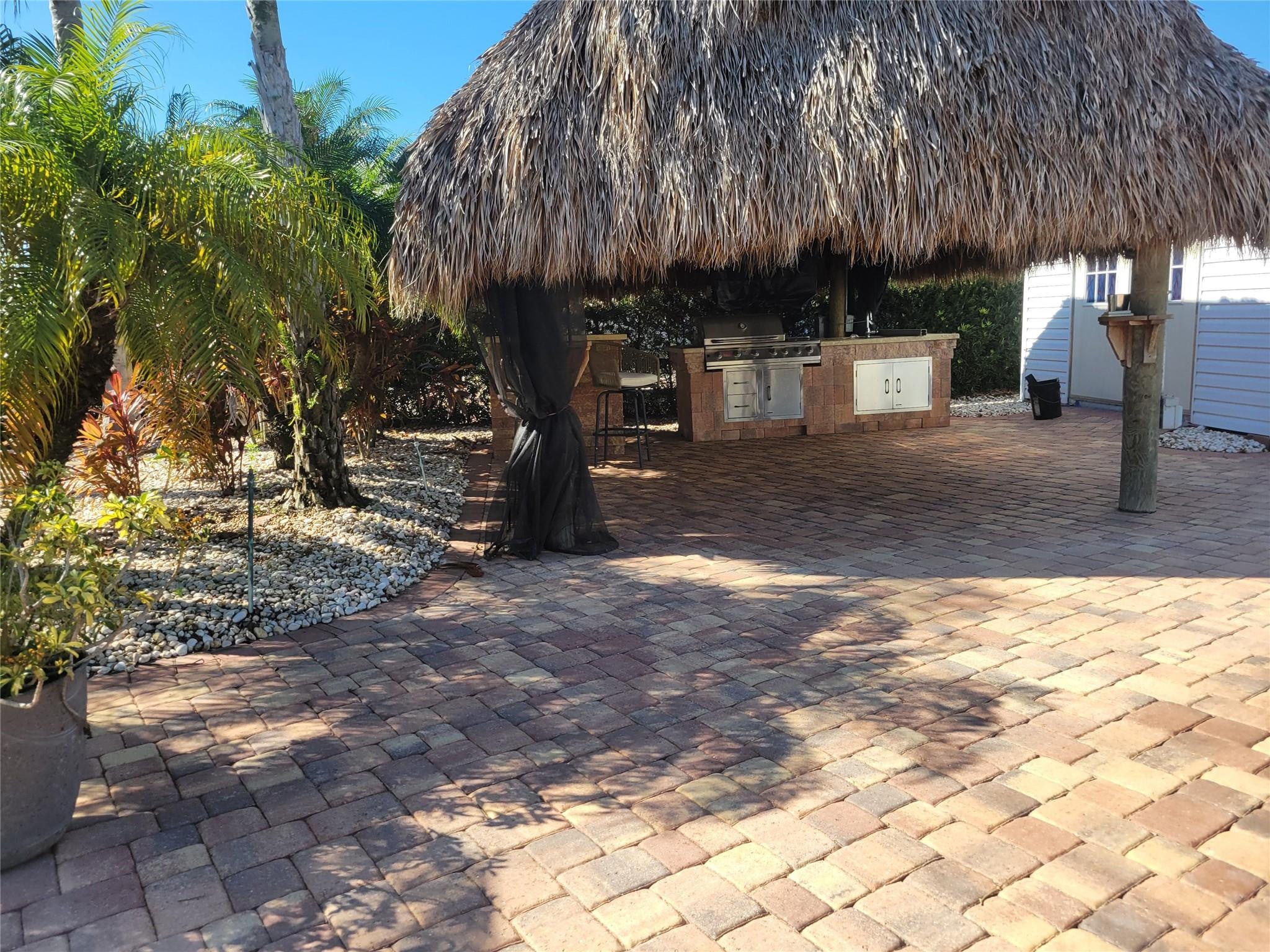 605 SW 40TH Cove