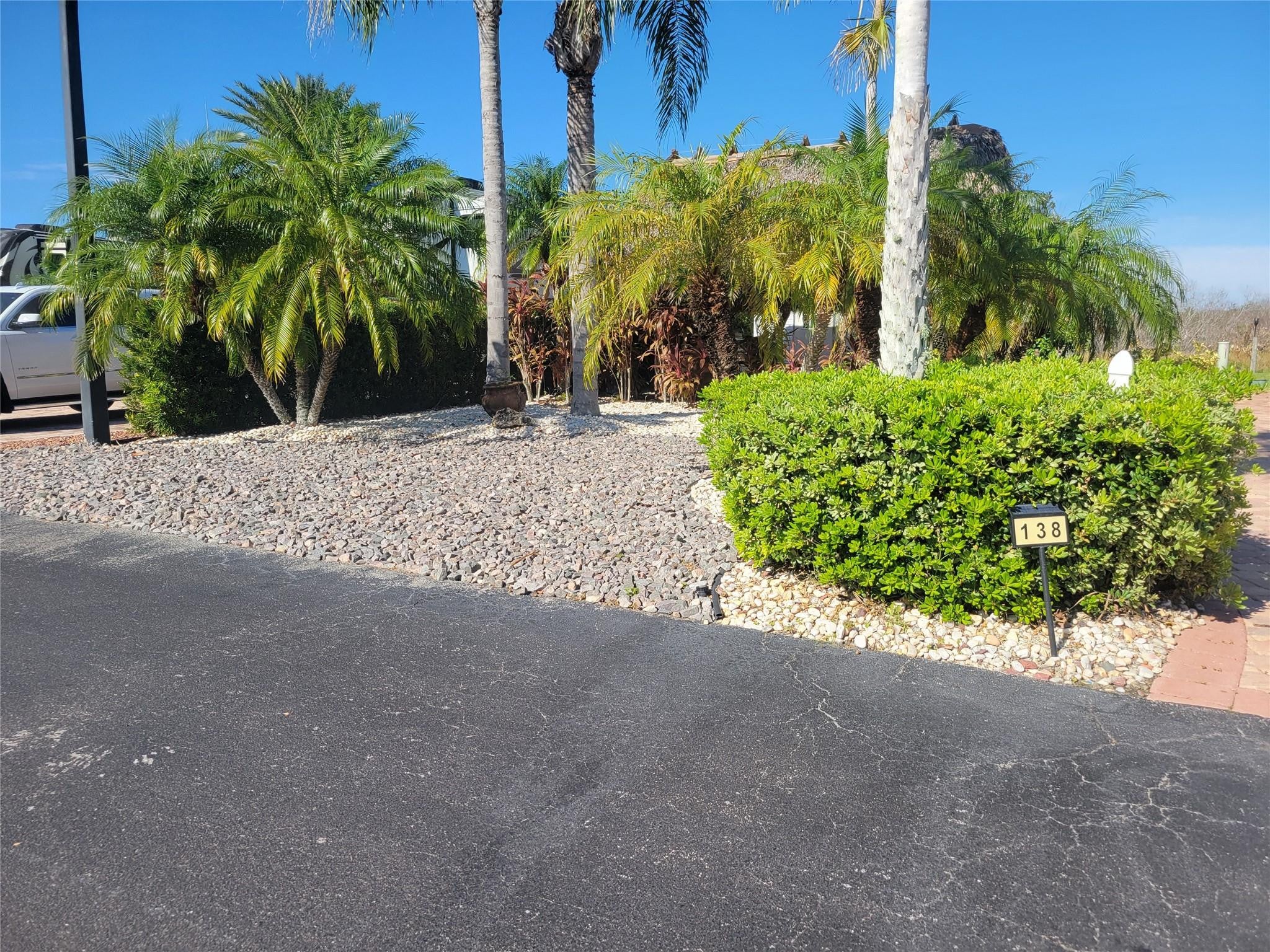605 SW 40TH Cove