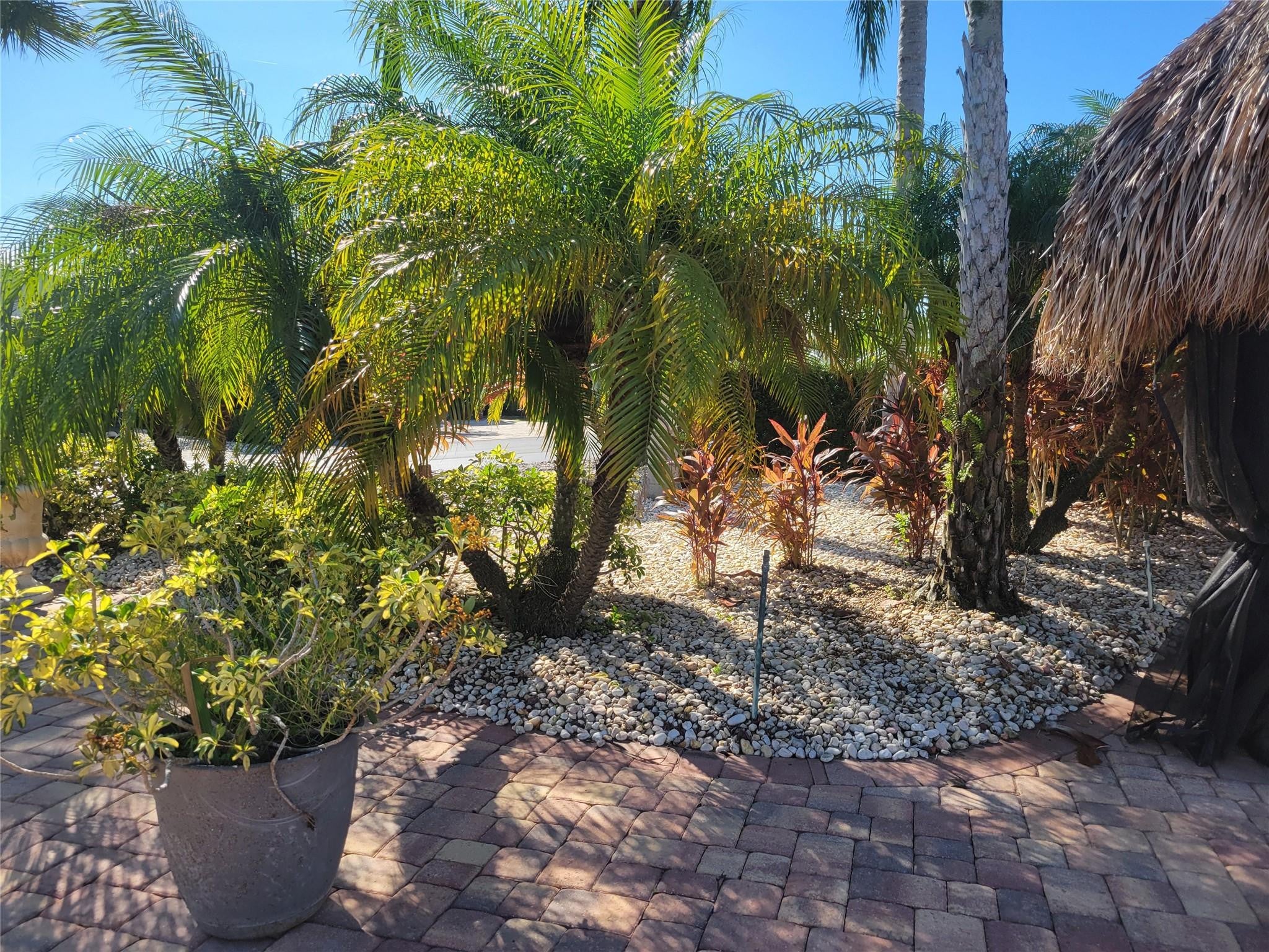 605 SW 40TH Cove