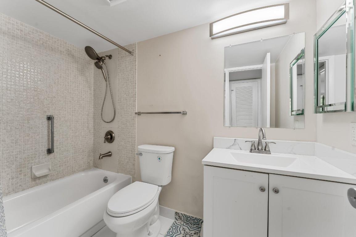 FOUNTAINS OF PALM BEACH - Residential