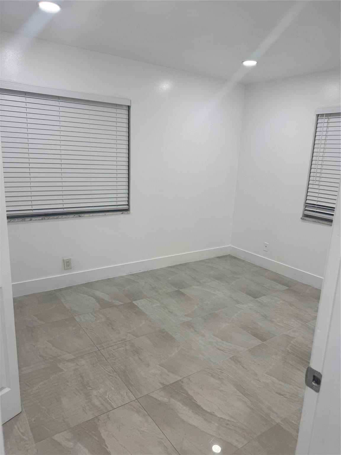 Lakewood On The Green Con - Residential Lease