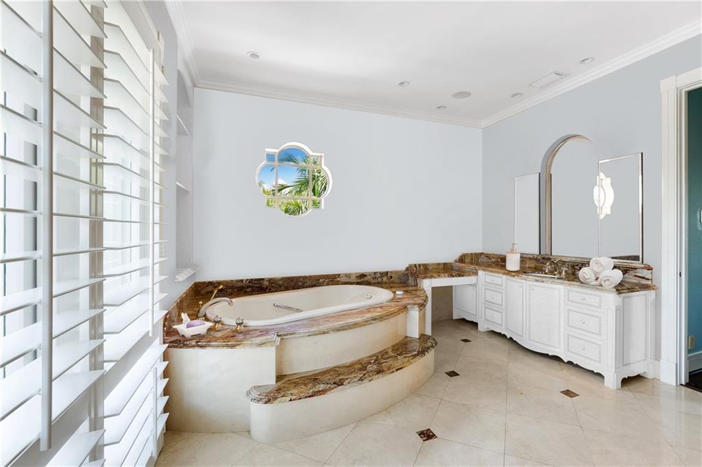 Del Lago Isle 42-2 B - Residential