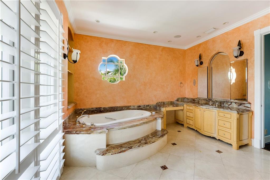 Del Lago Isle 42-2 B - Residential