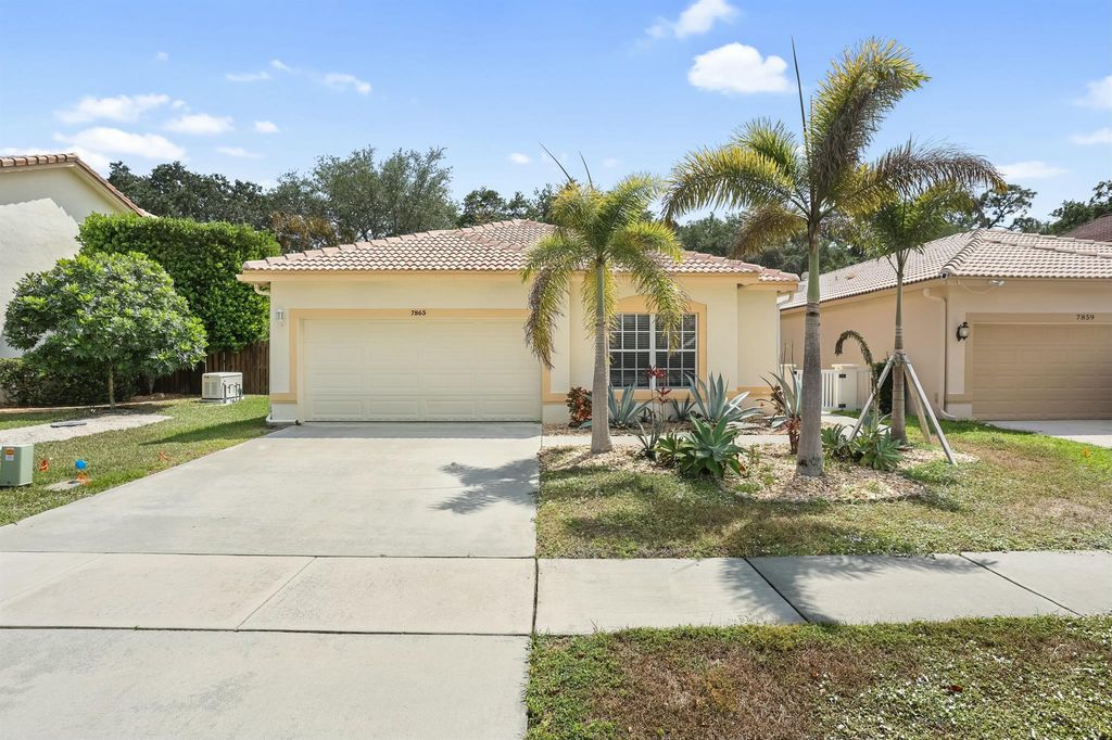Photo of 7865 Colony Lake Drive, Boynton Beach, FL 33436 (MLS # R11077420)