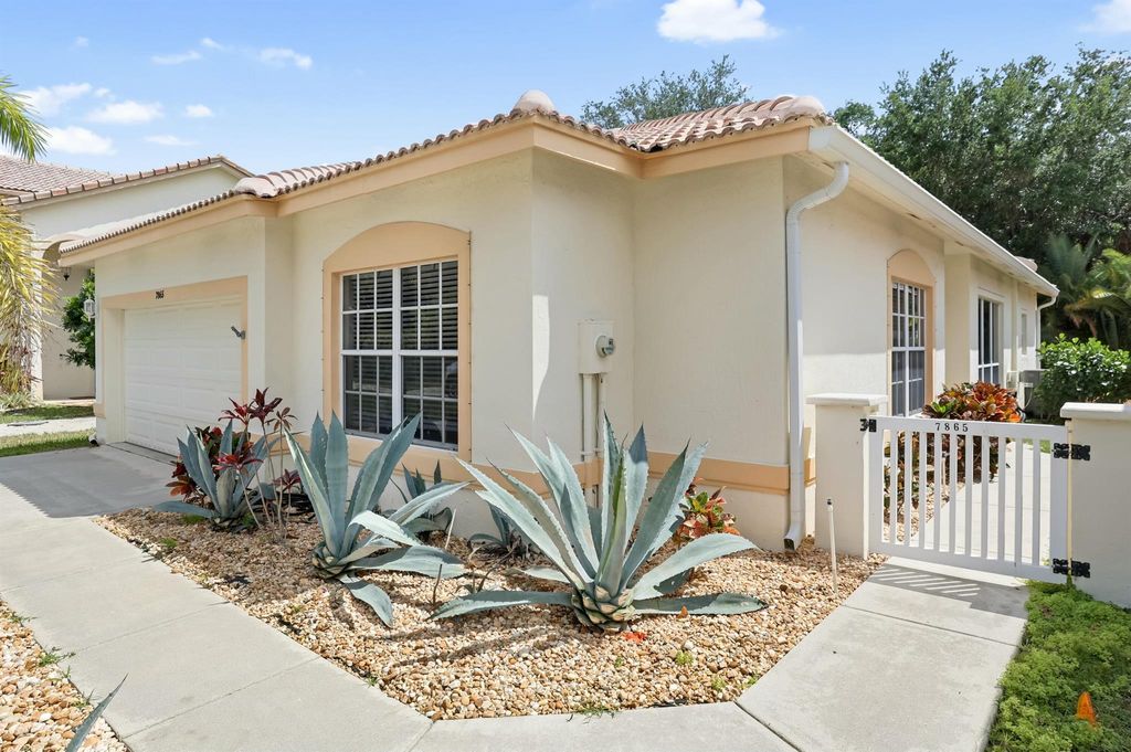 Photo of 7865 Colony Lake Drive, Boynton Beach, FL 33436 (MLS # R11077420)