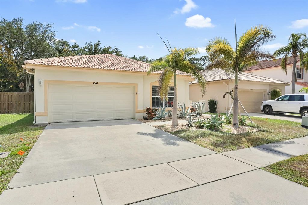 Photo of 7865 Colony Lake Drive, Boynton Beach, FL 33436 (MLS # R11077420)