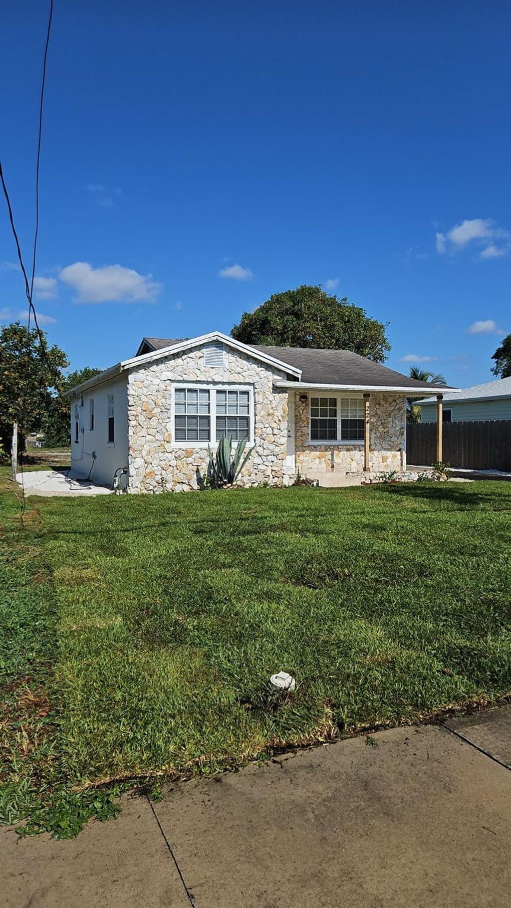 Photo of 224 SW 5th Avenue, Delray Beach, FL 33444 (MLS # F10443556)