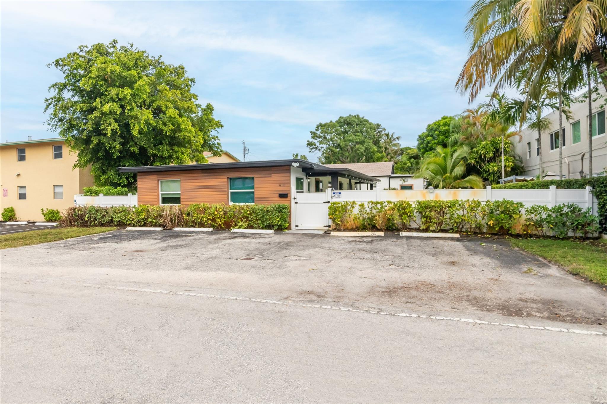 618 NE 14th Ave