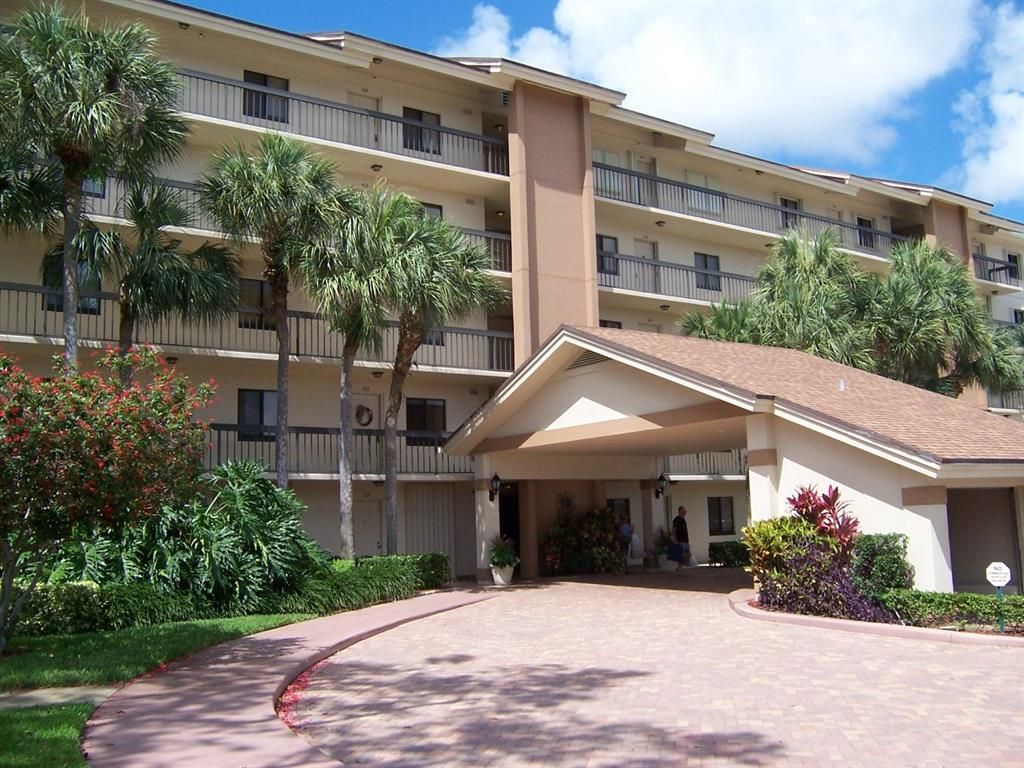 Photo of 1501 Marina Isle Way #202, Jupiter, FL 33477 (MLS # R10728110)