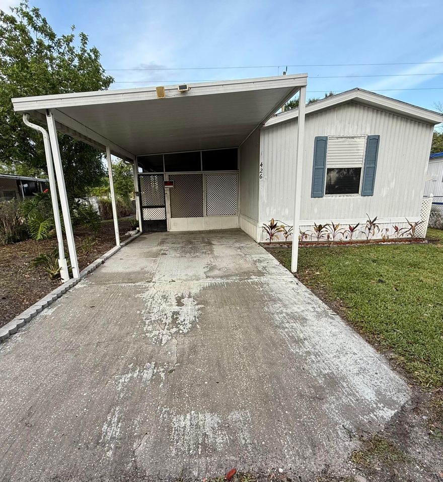 3/2 Mobile Home on Fenced lot. Cash Only, as-is sale. Great Opportunity for investors or buyers looking to add value. Bring your Vision! NO HOA. NO Lot Rent.
