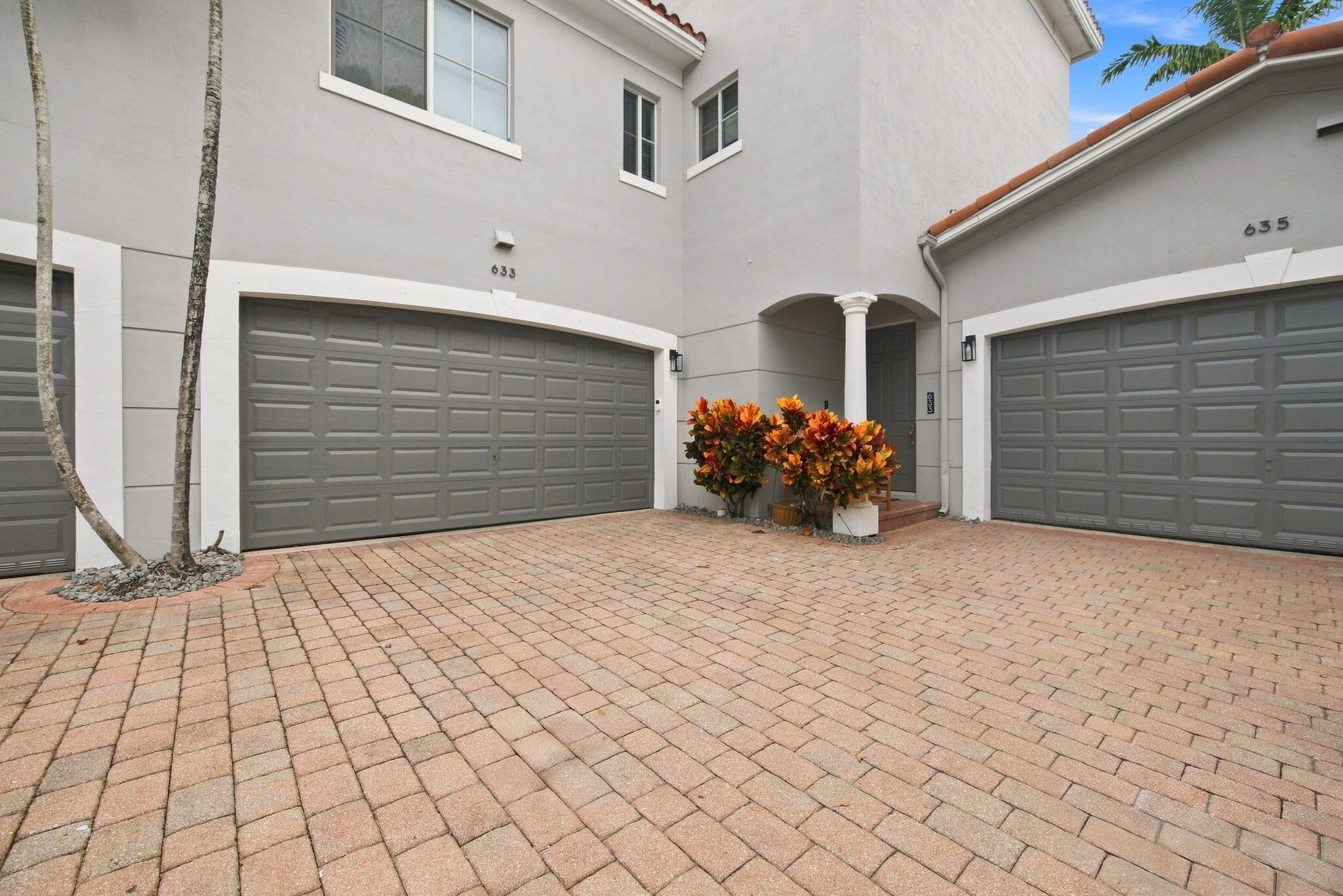 633 NE 11TH Avenue