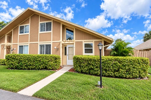 Photo of 232 Maplecrest Circle, Jupiter, FL 33458 (MLS # B26071050)