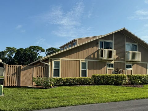 Photo of 232 Maplecrest Circle, Jupiter, FL 33458 (MLS # B26071050)