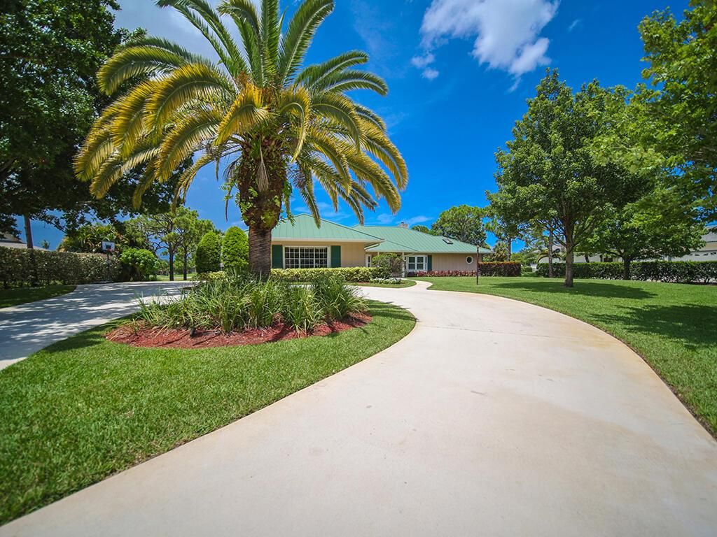 Photo of 4923 SW Bermuda Way, Palm City, FL 34990 (MLS # R11006308)