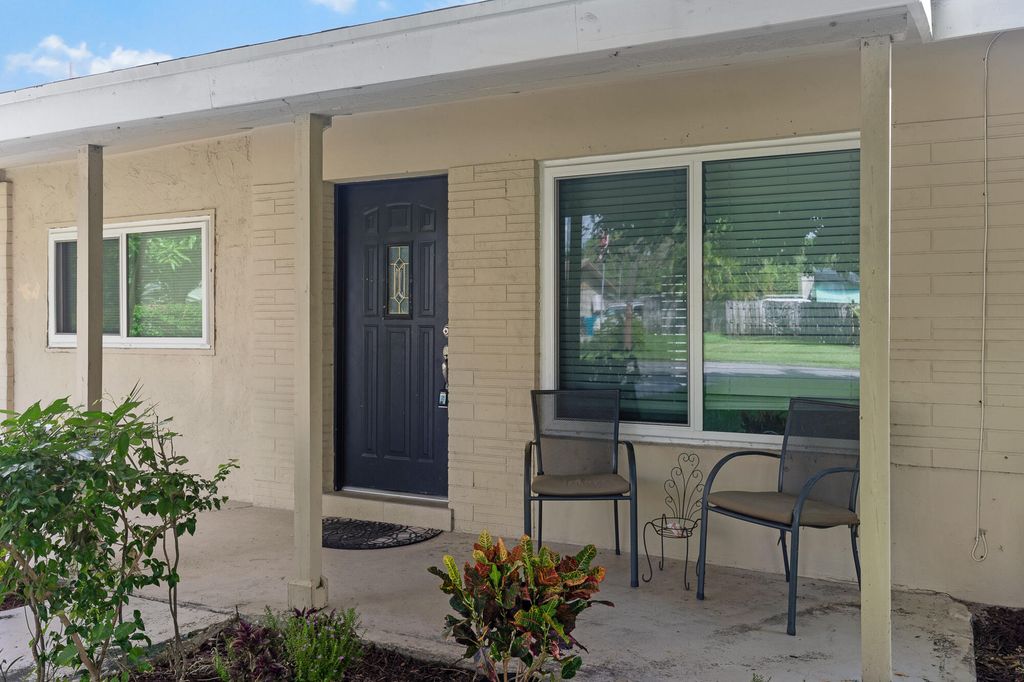 Photo of 626 NW 7th Street, Boynton Beach, FL 33426 (MLS # R11021094)