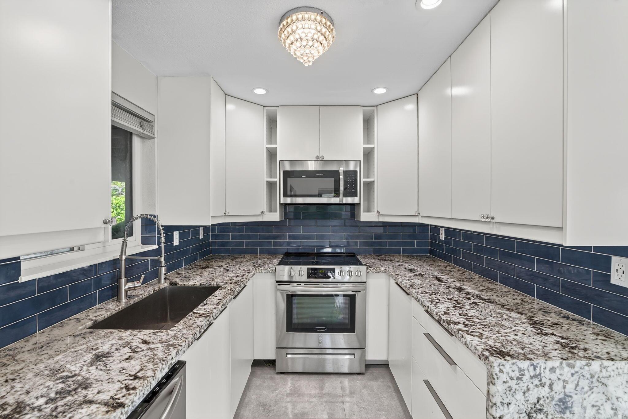 COLLIER ESTATES FIFTH ADD - Residential