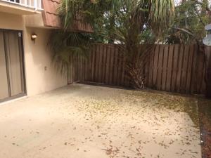 WATERSIDE LUXURY TOWNHOME - Residential