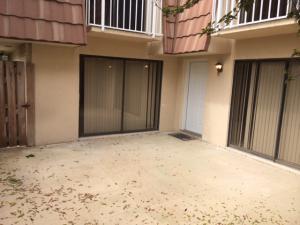 WATERSIDE LUXURY TOWNHOME - Residential