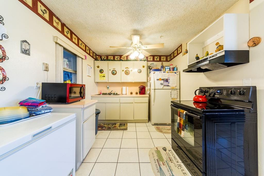 Broadview Country Club Es - Residential