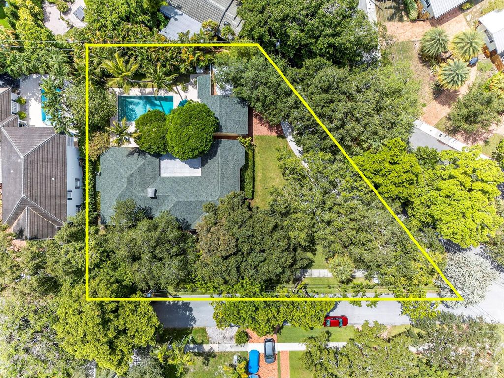 Photo of 1017 SE 13th Terrace, Fort Lauderdale, FL 33316 (MLS # F10526489)