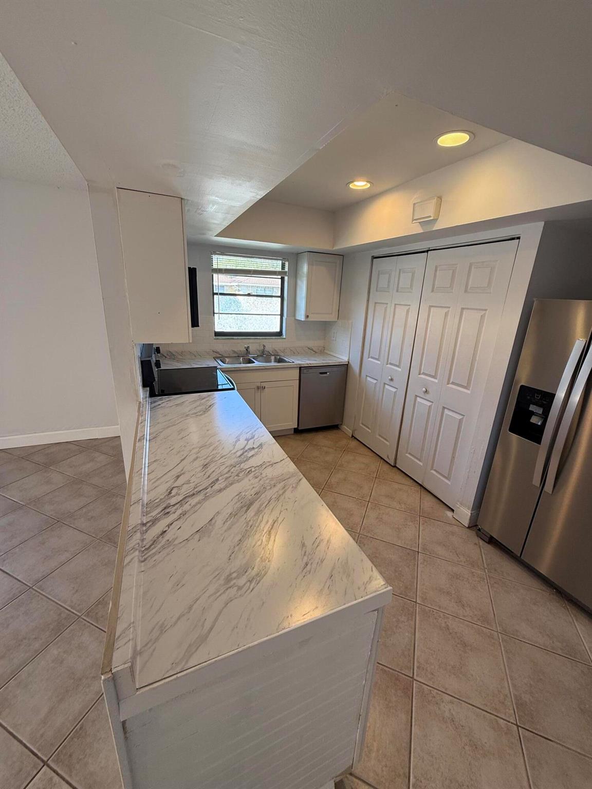 SOUTH SHORE NO 4 OF WELLI - Residential Lease