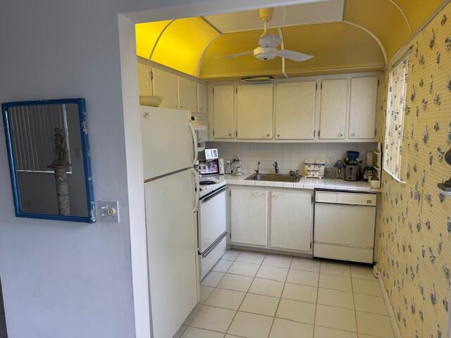 LYNDHURST F CONDO Century Village - Residential