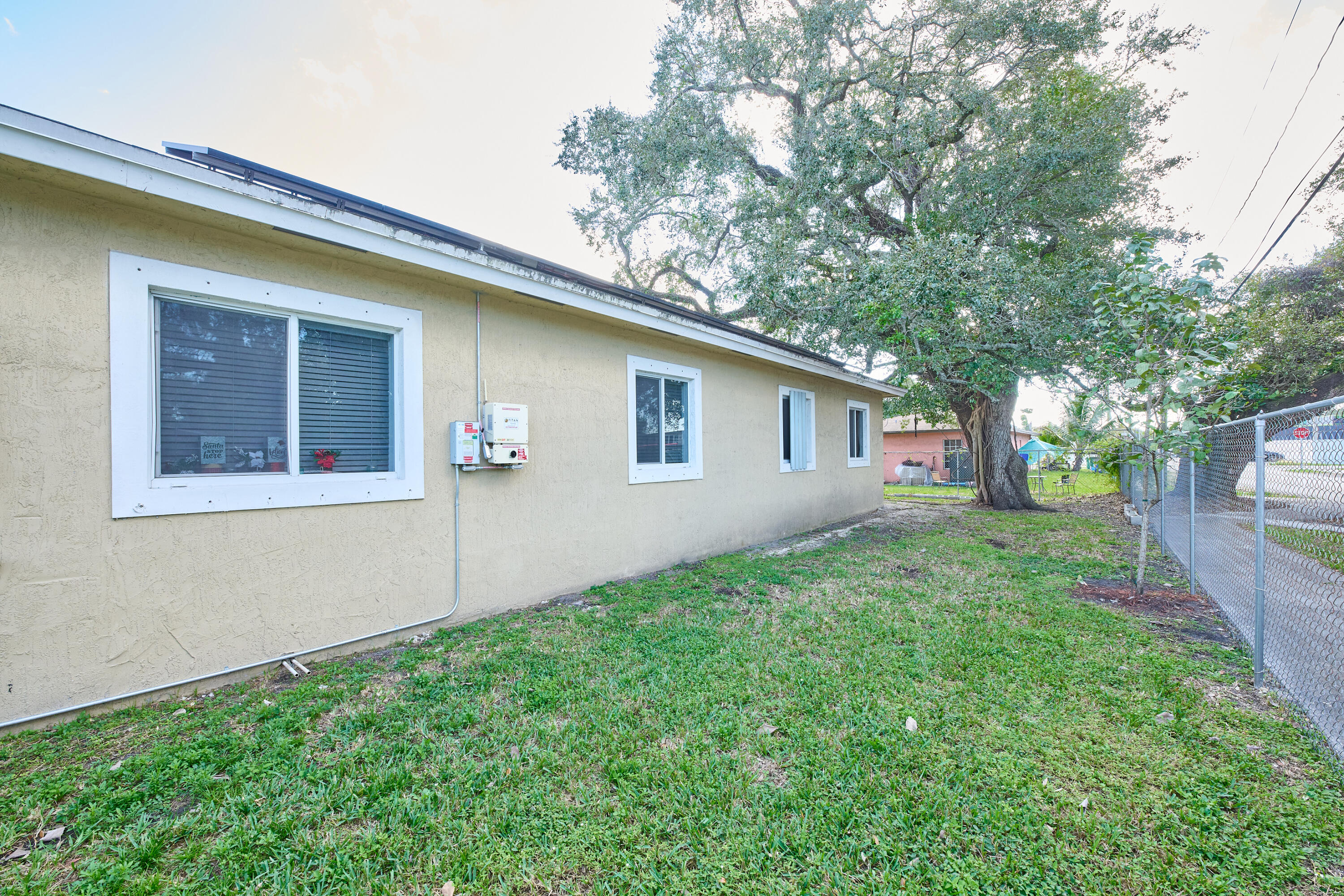 SEMINOLE LAWN - Residential