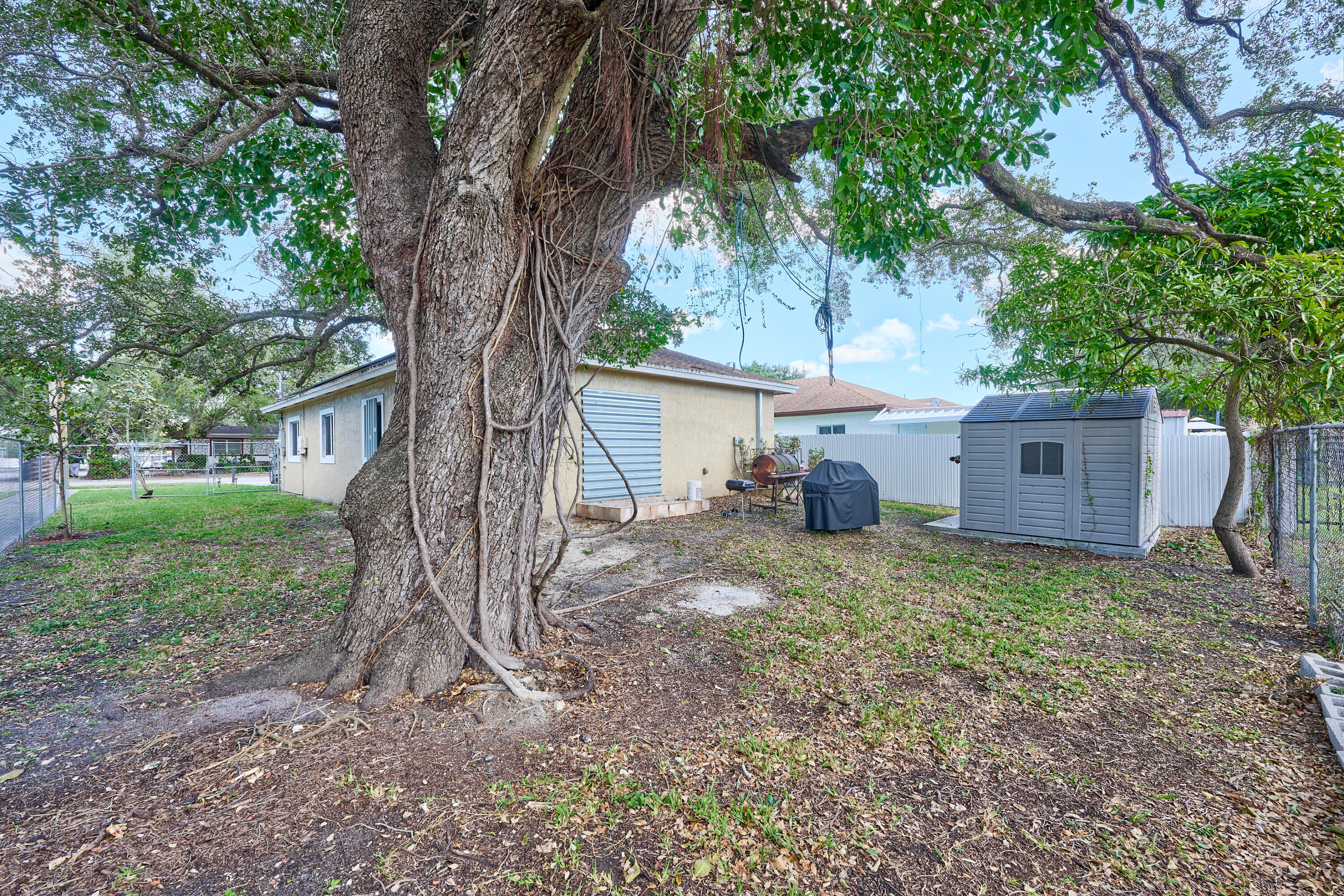 SEMINOLE LAWN - Residential