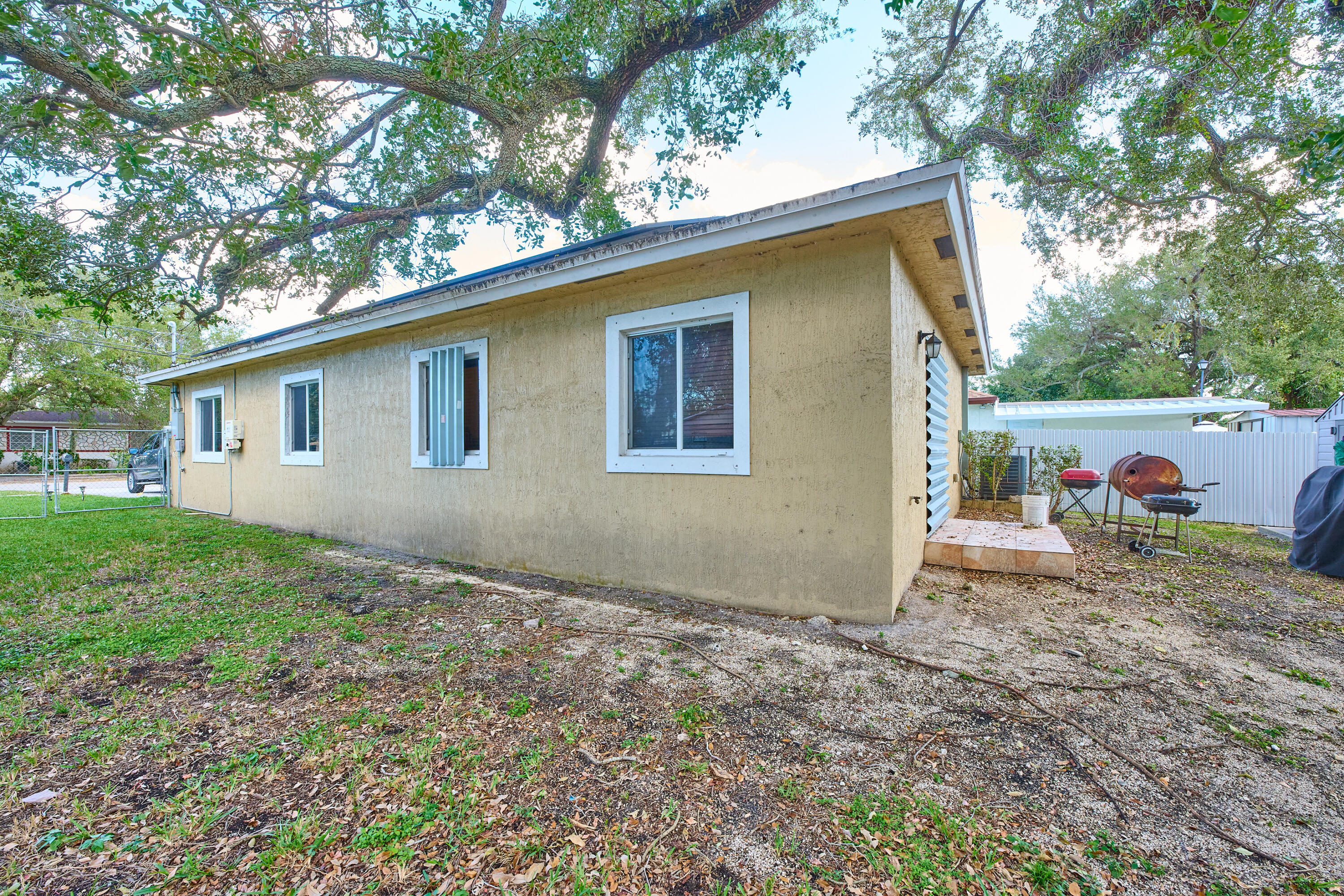 SEMINOLE LAWN - Residential