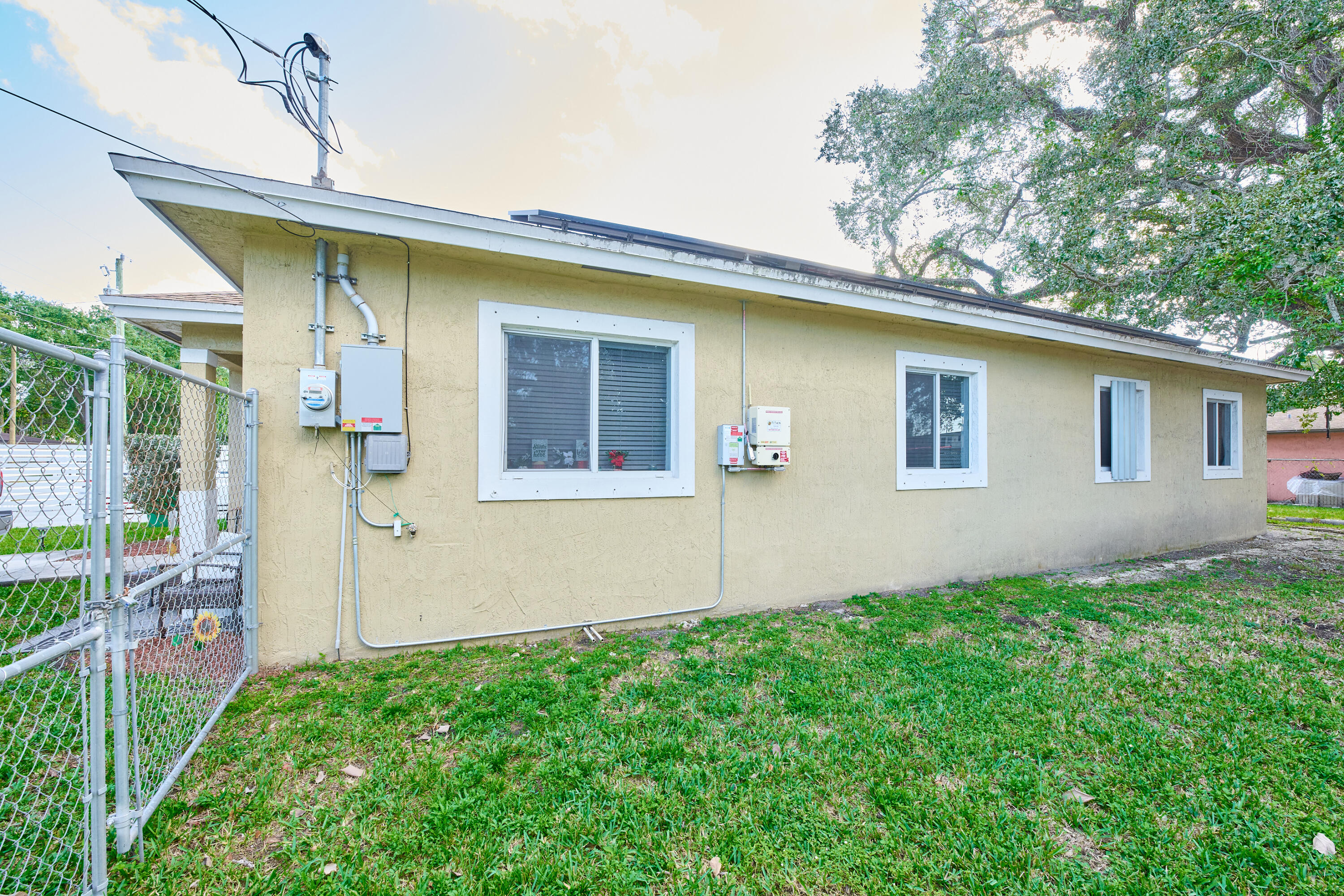 SEMINOLE LAWN - Residential