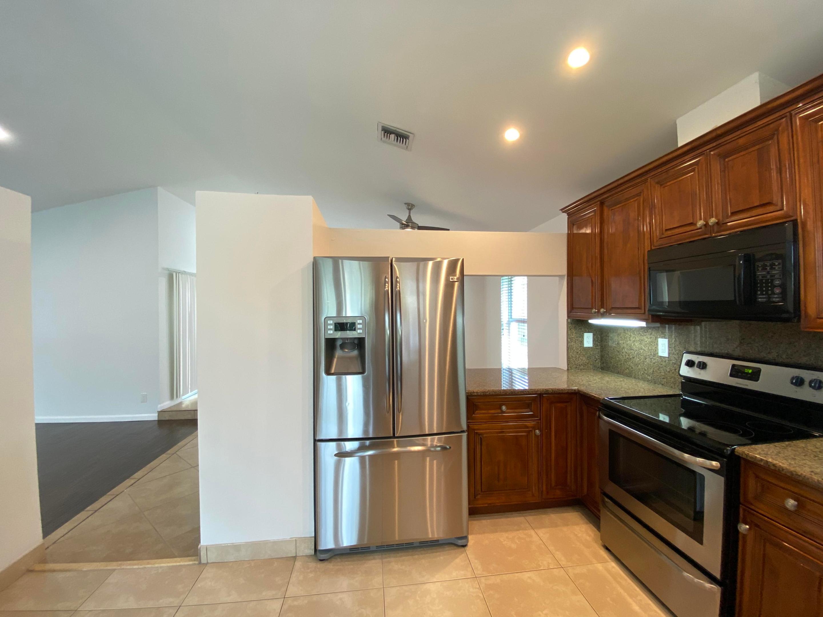 RAINBERRY LAKE - Residential Lease