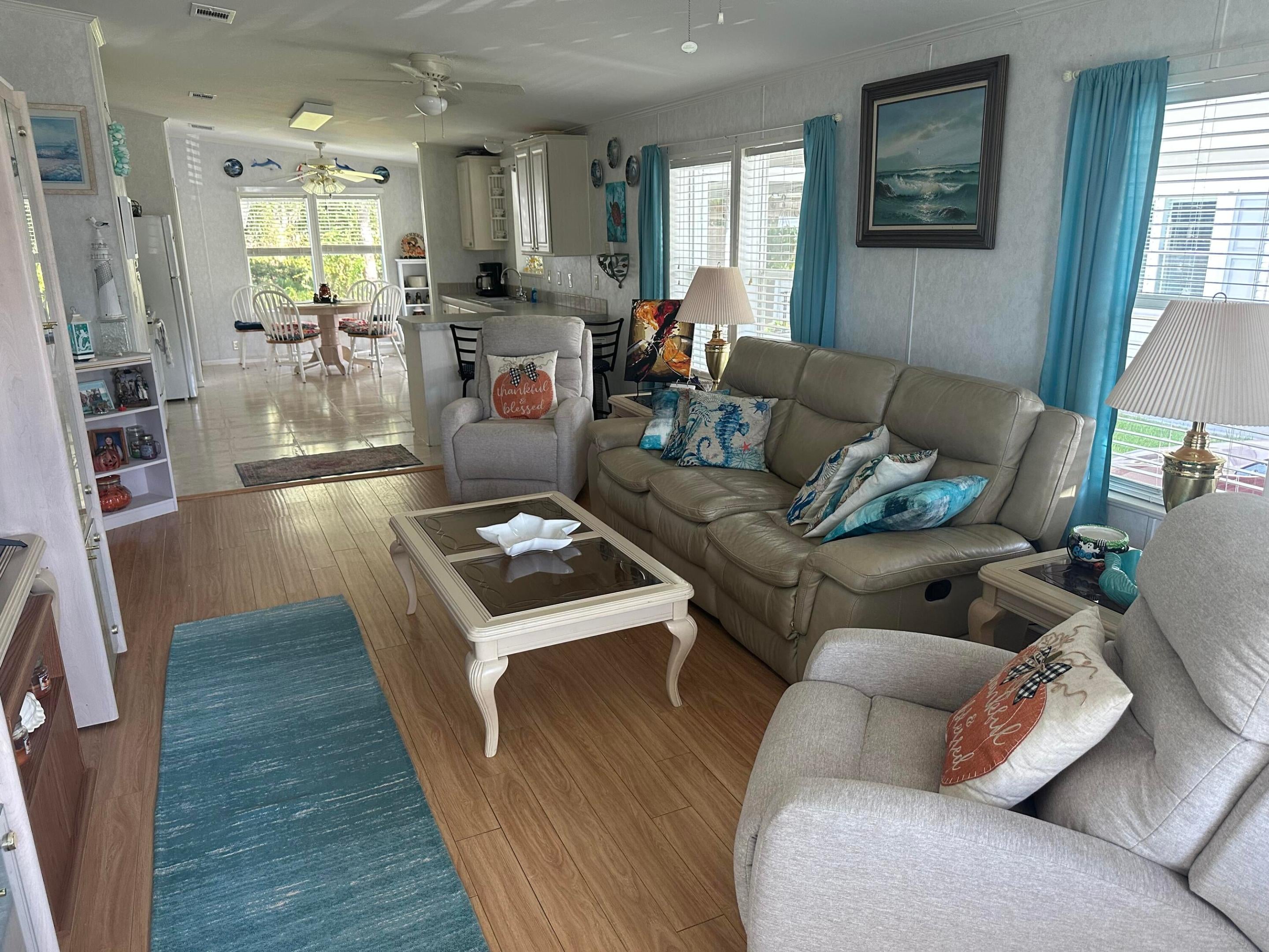 340 TROPICAL ISLES Circle H-11