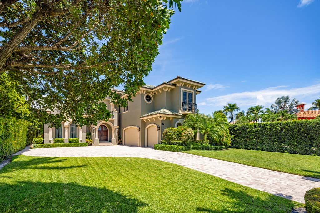 Photo of 1207 N Atlantic Drive, Lantana, FL 33462 (MLS # B26040192)