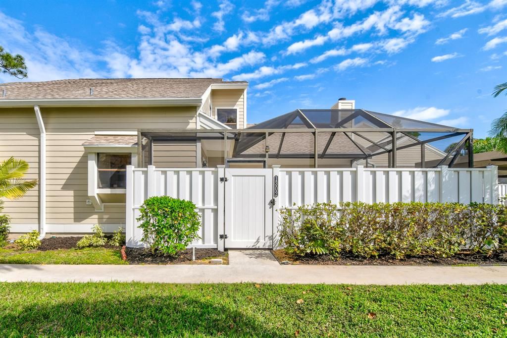 Photo of 1302 Summerwinds Lane, Jupiter, FL 33458 (MLS # R10690306)