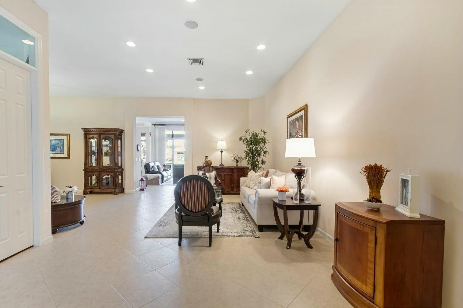 8709 VIA GRANDE E, Wellington, FL, 33411/$559,000 4 8709 VIA GRANDE E