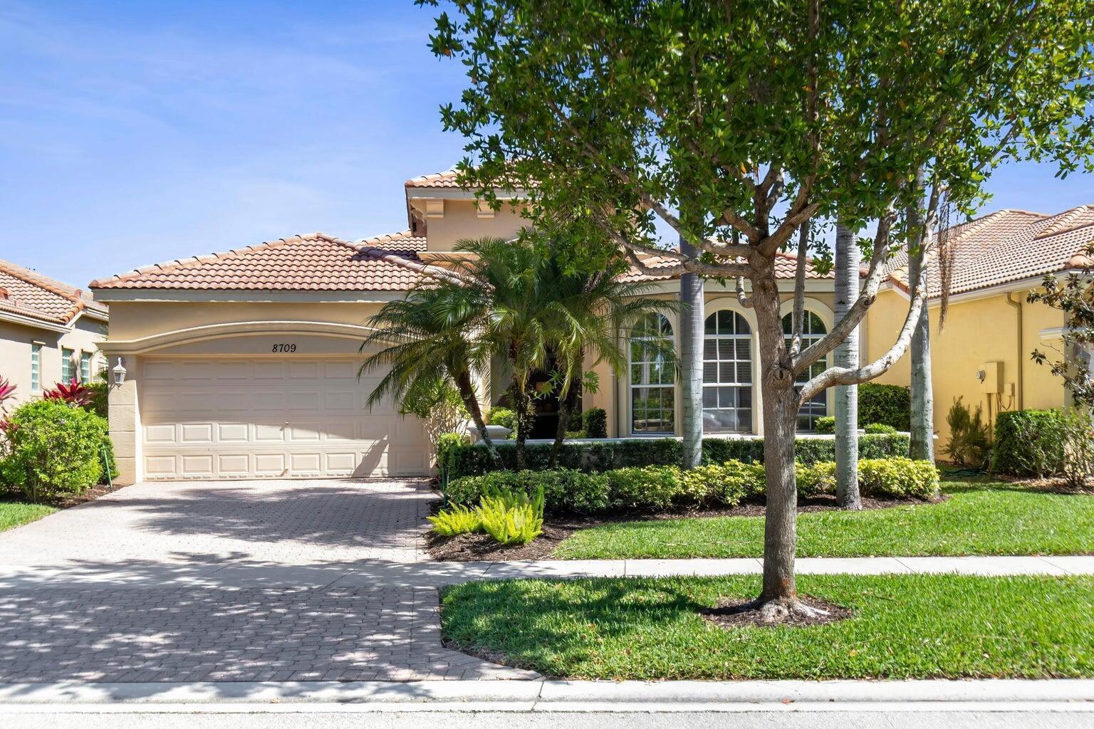 8709 VIA GRANDE E, Wellington, FL, 33411/$559,000 1 8709 VIA GRANDE E