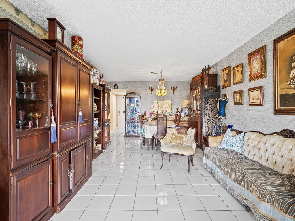 2840 Somerset Drive 317M