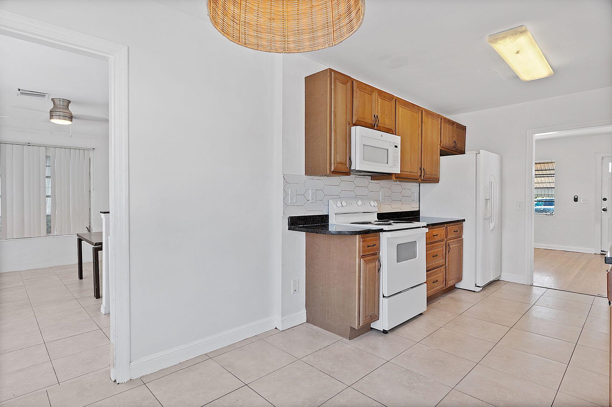 LAKE WORTH TOWN OF - Residential Income