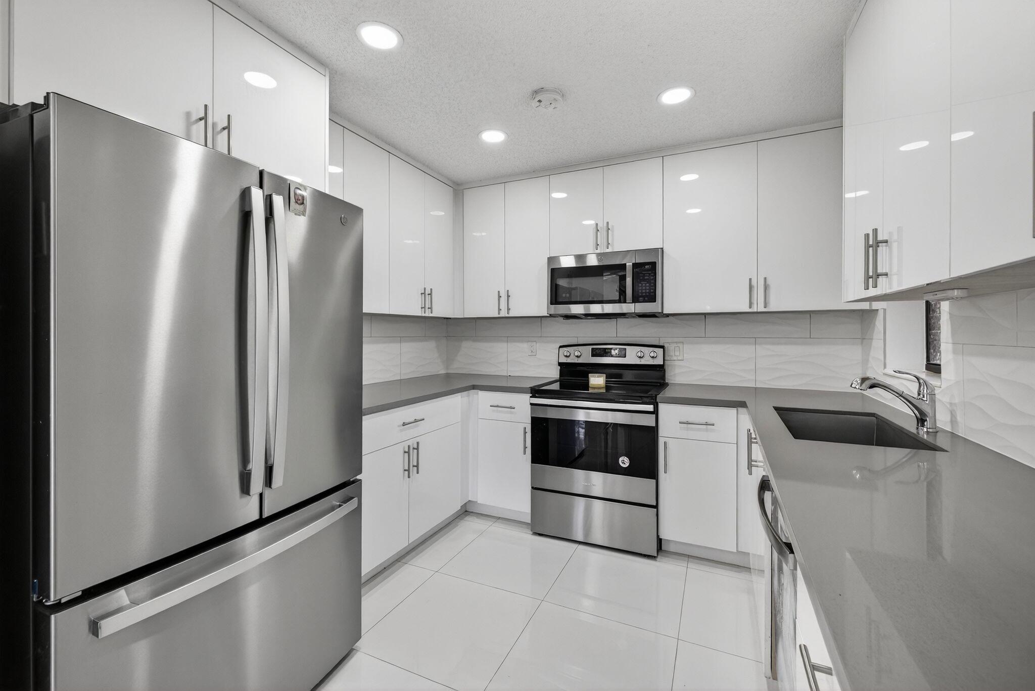 BAYWOOD VILLAGE I-A CONDO - Residential