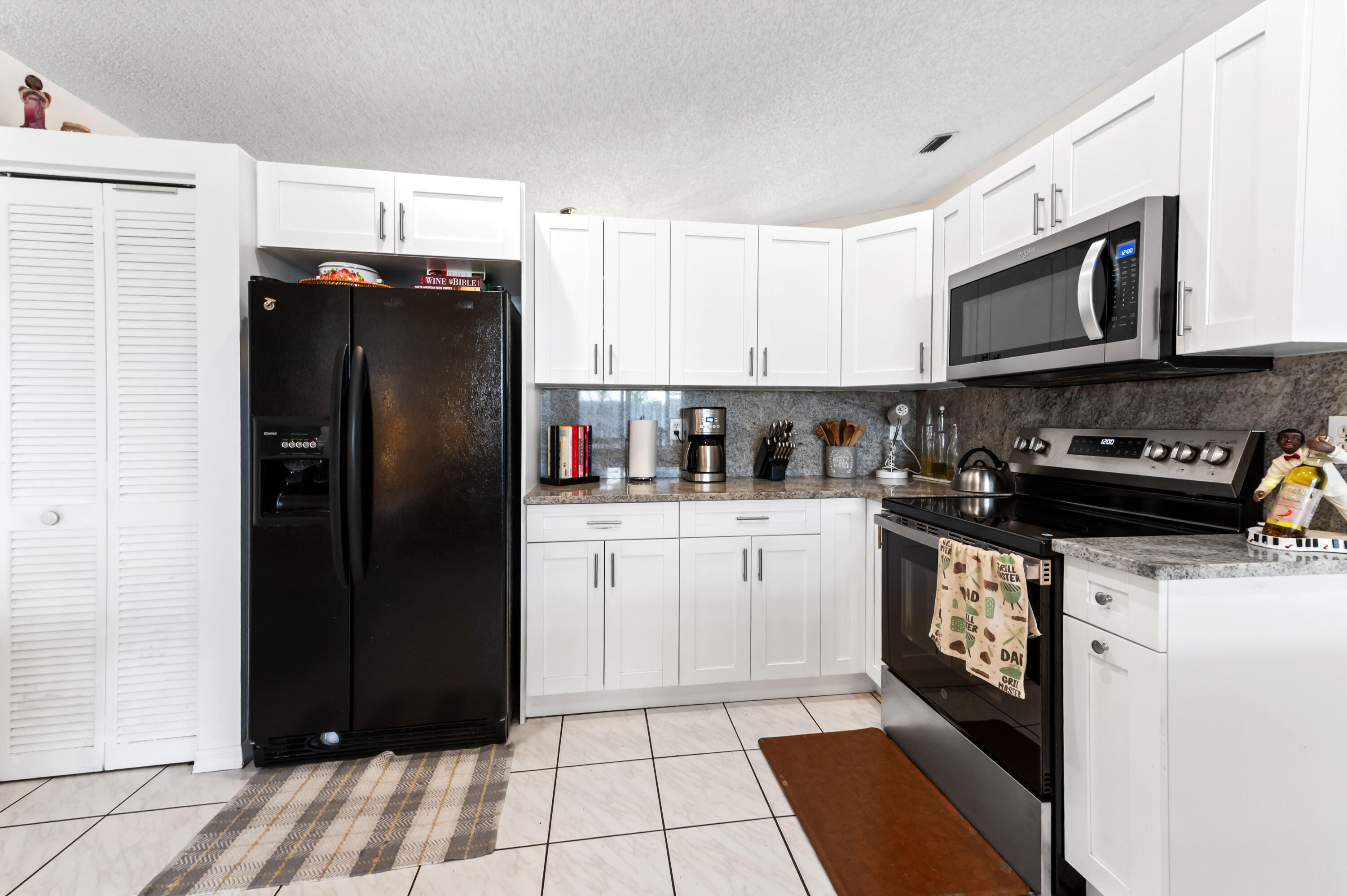 LAKE CHARLESTON - Residential