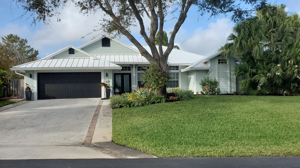 Photo of 8374 SE Woodcrest Place, Hobe Sound, FL 33455 (MLS # R11046277)