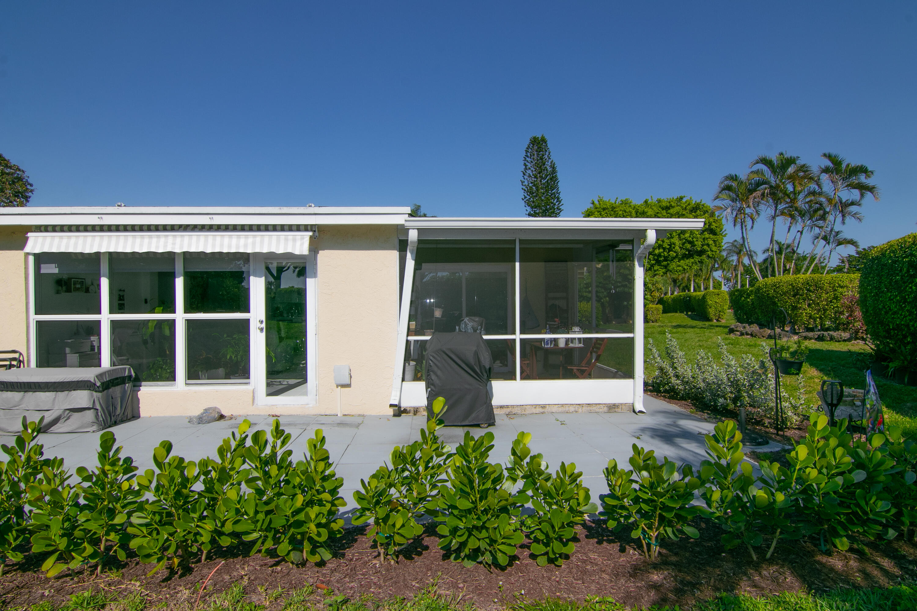 PALM GREENS AT VILLA DEL RAY CONDO II - Residential Lease
