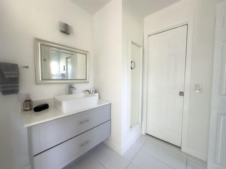 PALM GREENS AT VILLA DEL RAY CONDO II - Residential Lease